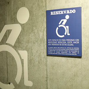 señal de prioridad a personas discapacitadas
