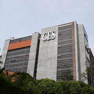 fotografía de la fachada de la Universidad CES